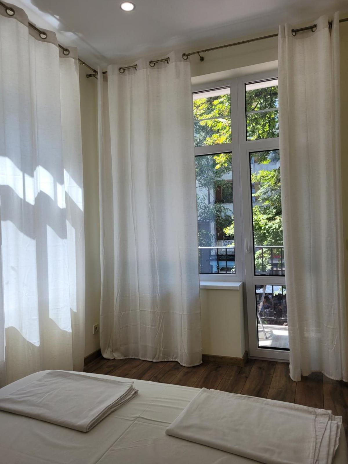 The House - Central Boutique Apartments Kyustendil Habitación foto